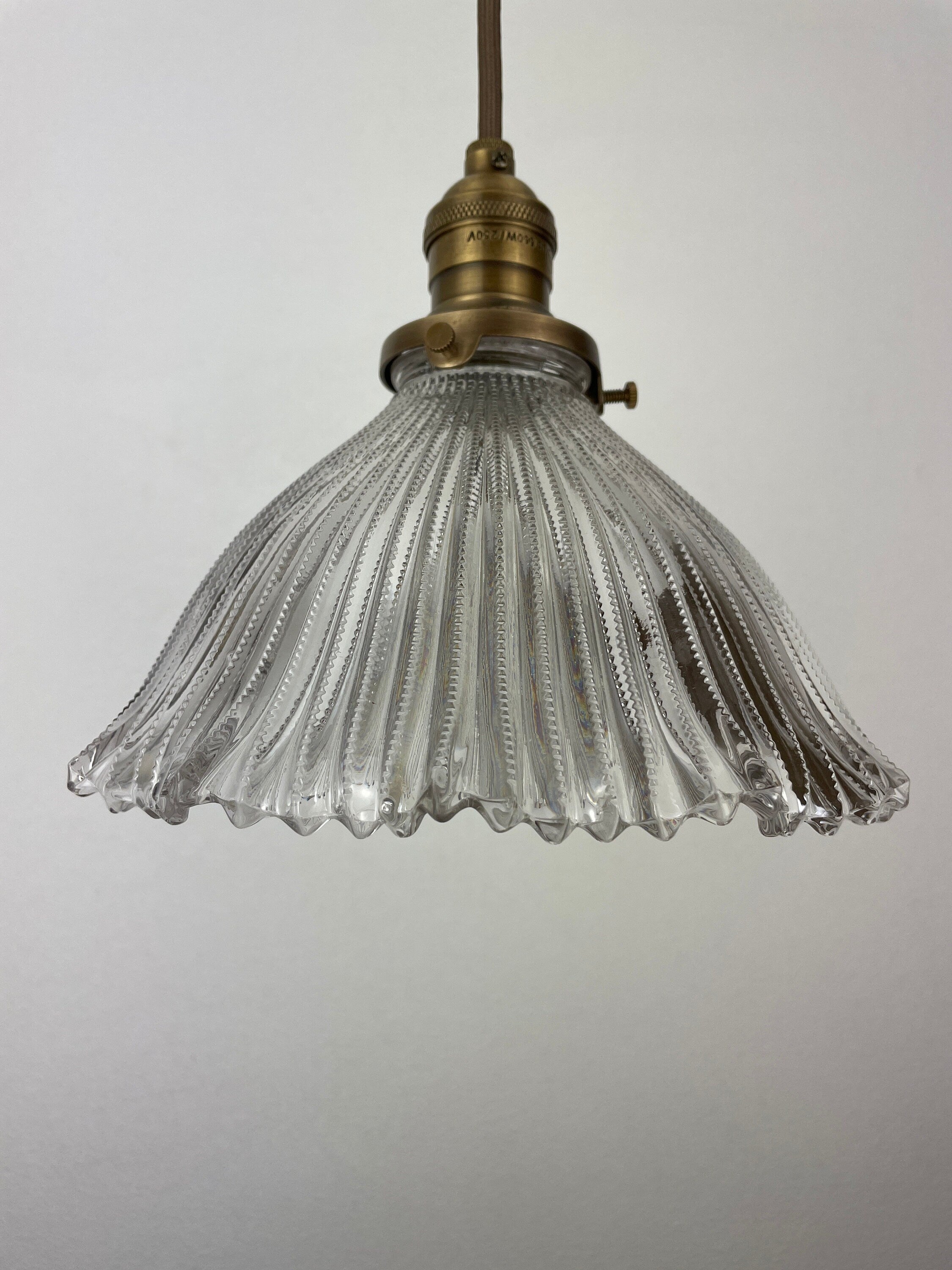 Art Deco ruffled prismatic 8