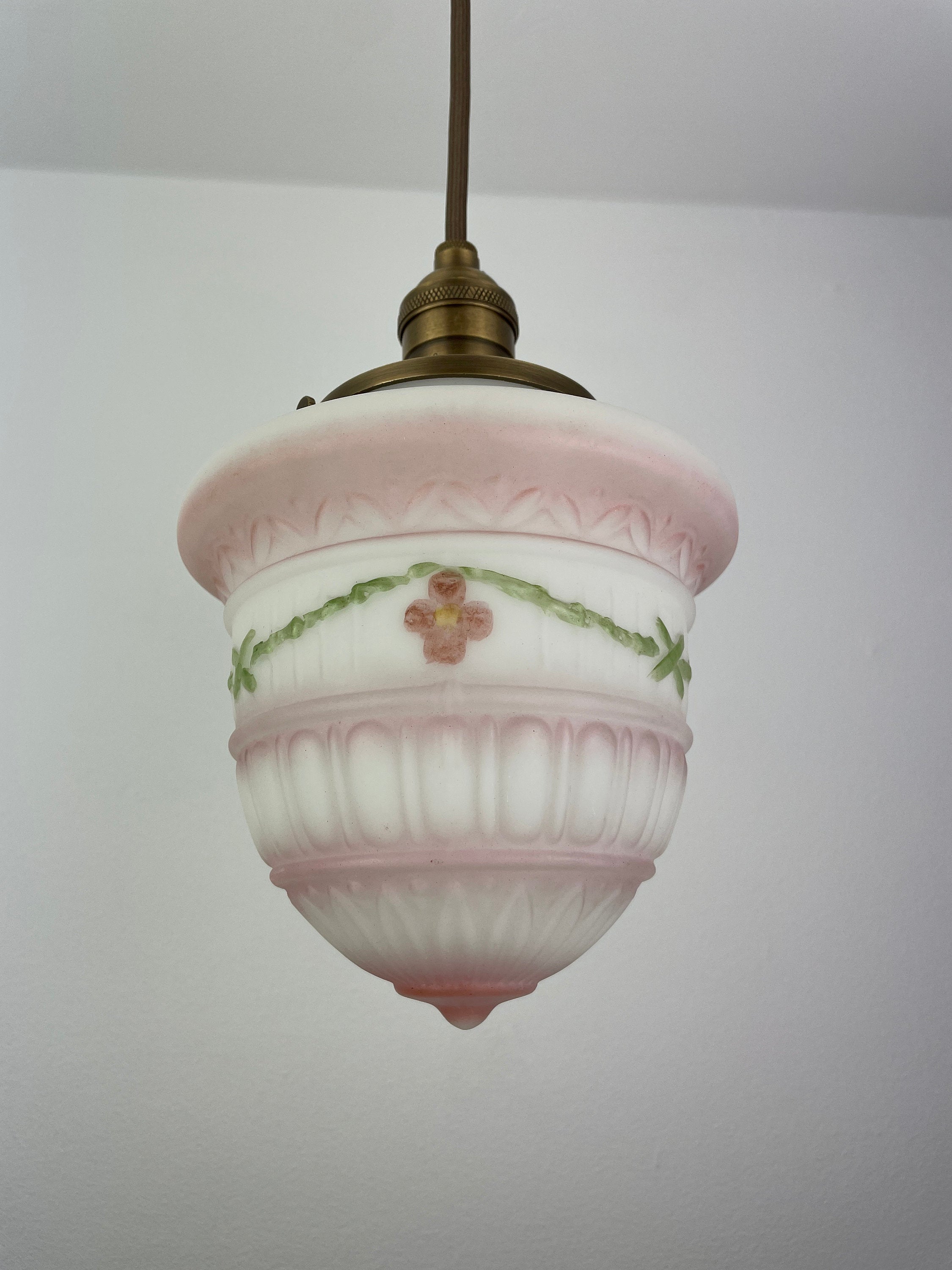 Art Nouveau Pink & White 6 1/4